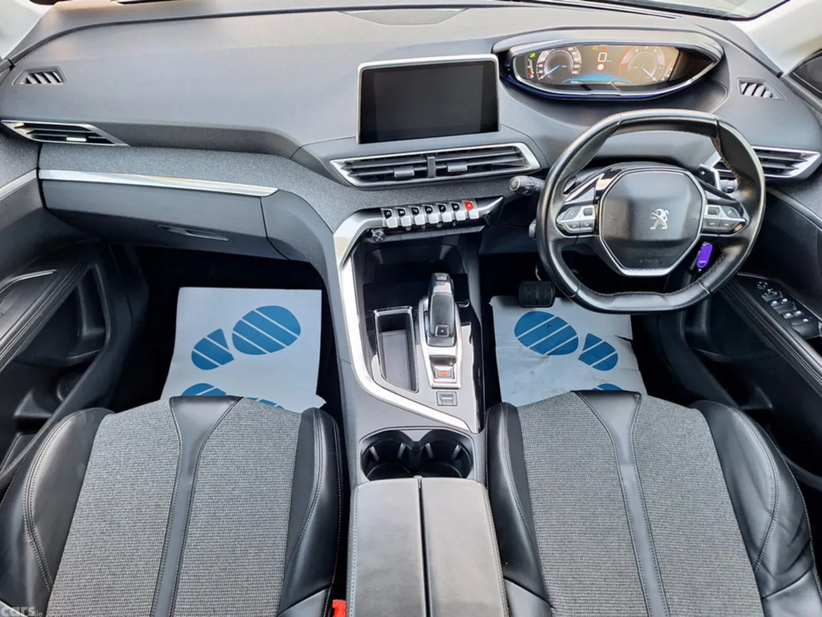 Peugeot 5008 MPV, Petrol, 2018, Grey
