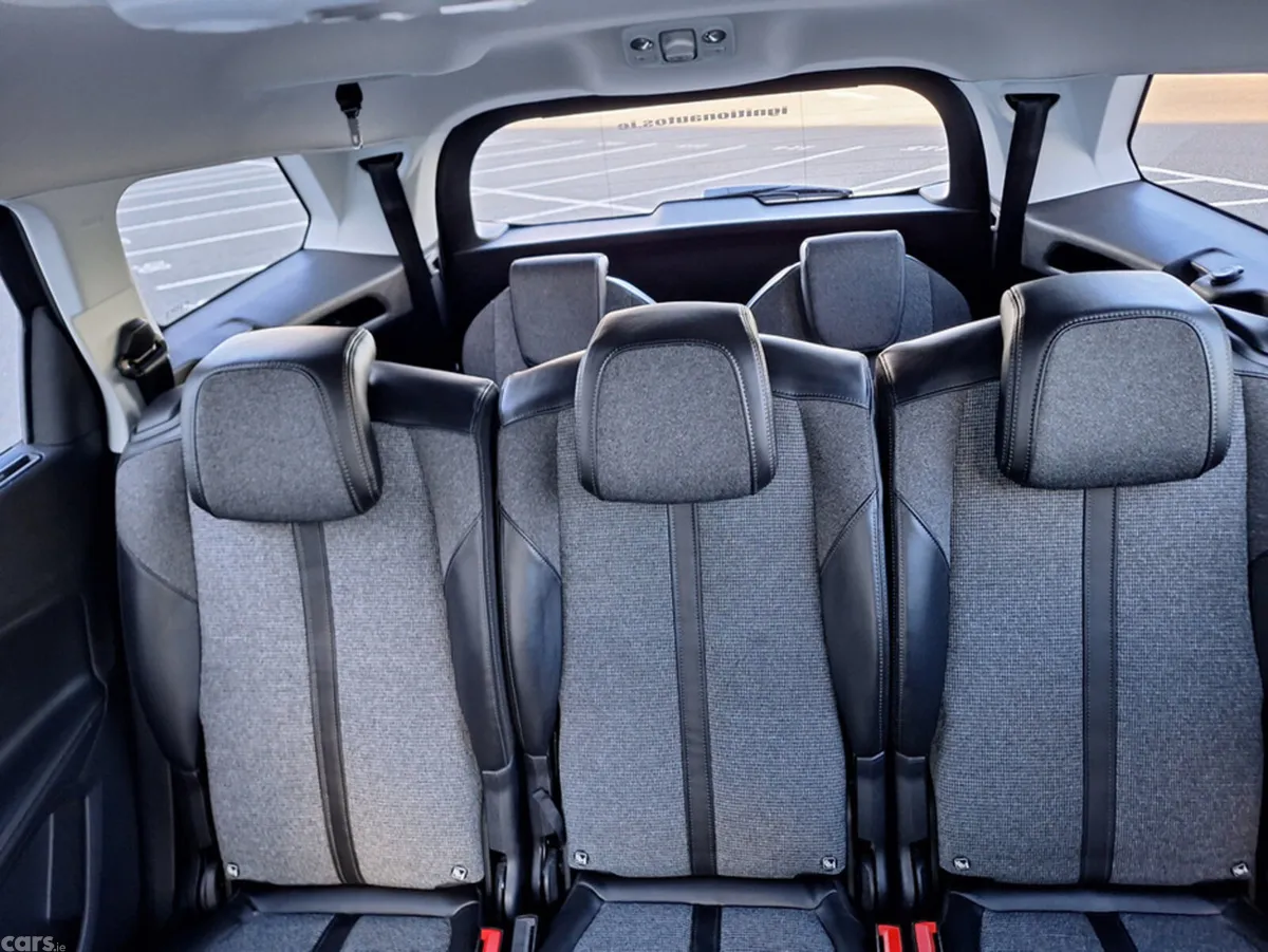 Peugeot 5008 MPV, Petrol, 2018, Grey