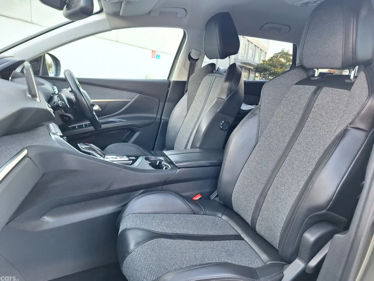 Peugeot 5008 MPV, Petrol, 2018, Grey