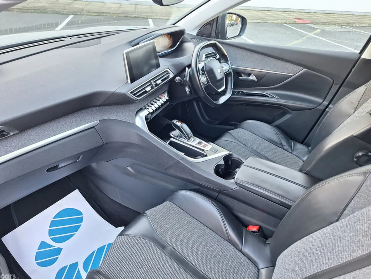Peugeot 5008 MPV, Petrol, 2018, Grey