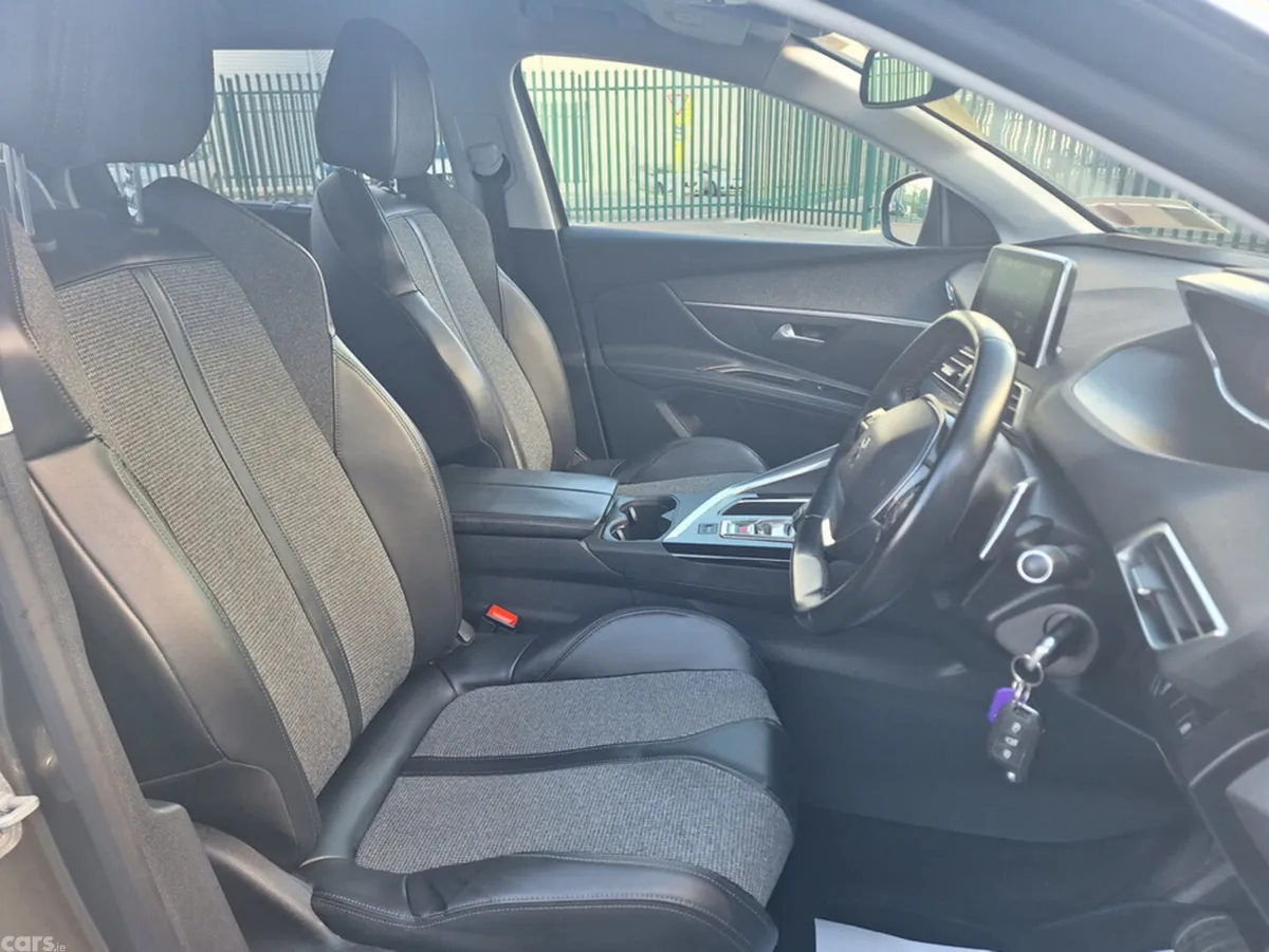 Peugeot 5008 MPV, Petrol, 2018, Grey