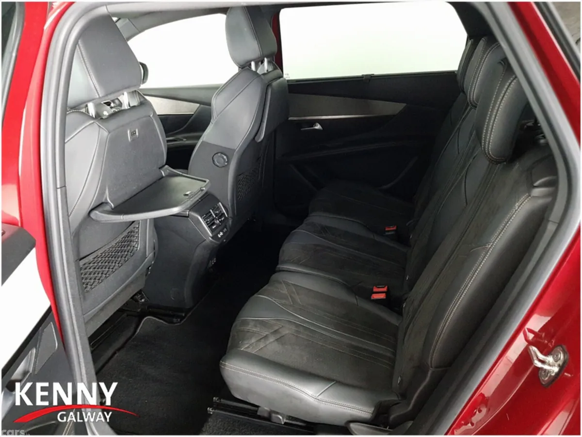 Peugeot 5008 MPV, Petrol, 2021, Red