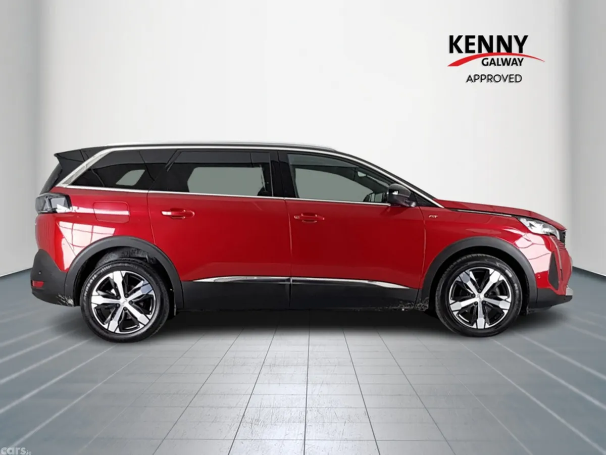 Peugeot 5008 MPV, Petrol, 2021, Red