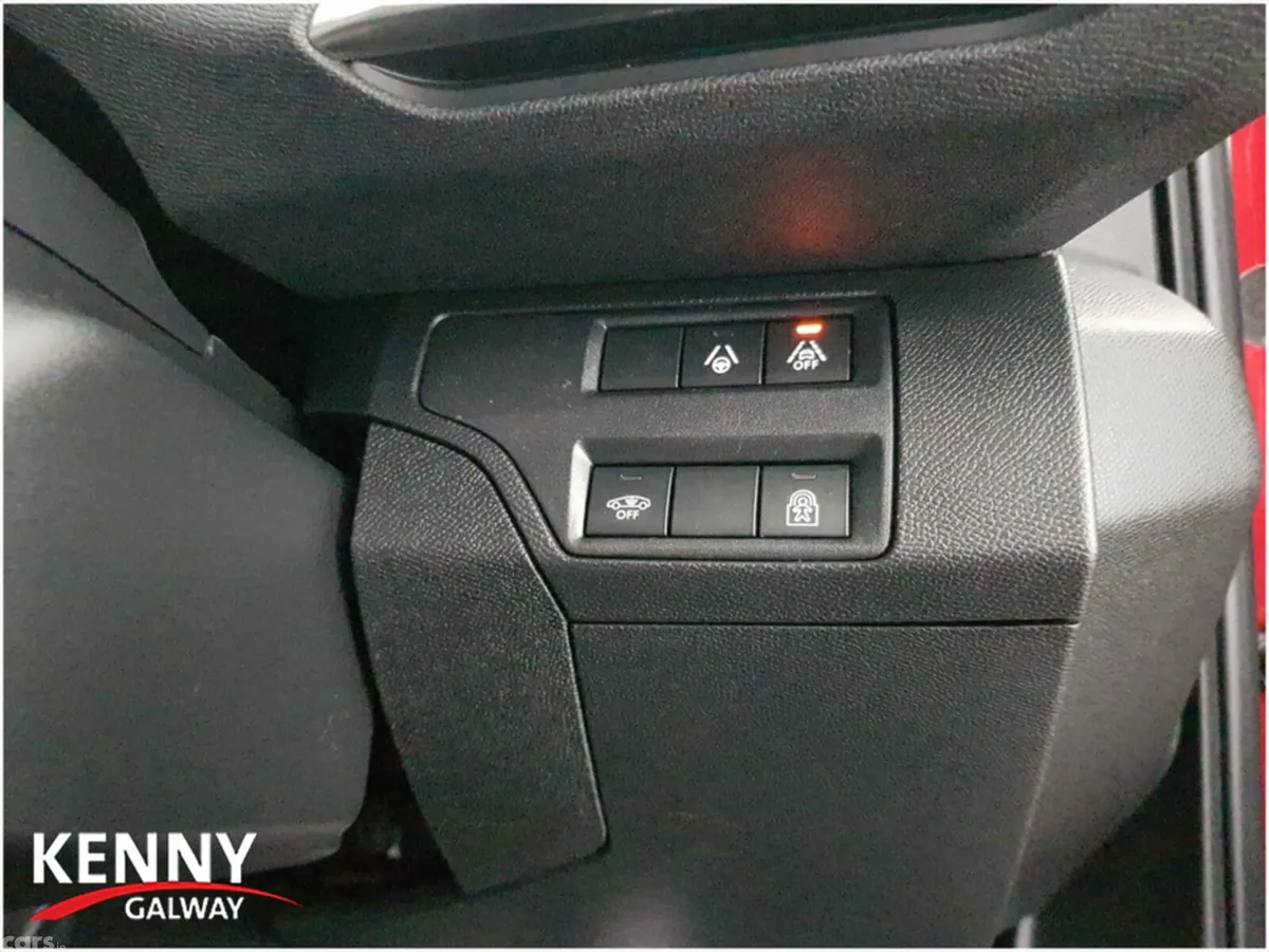 Peugeot 5008 MPV, Petrol, 2021, Red