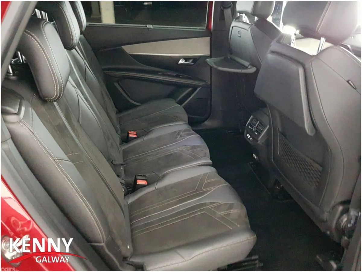 Peugeot 5008 MPV, Petrol, 2021, Red