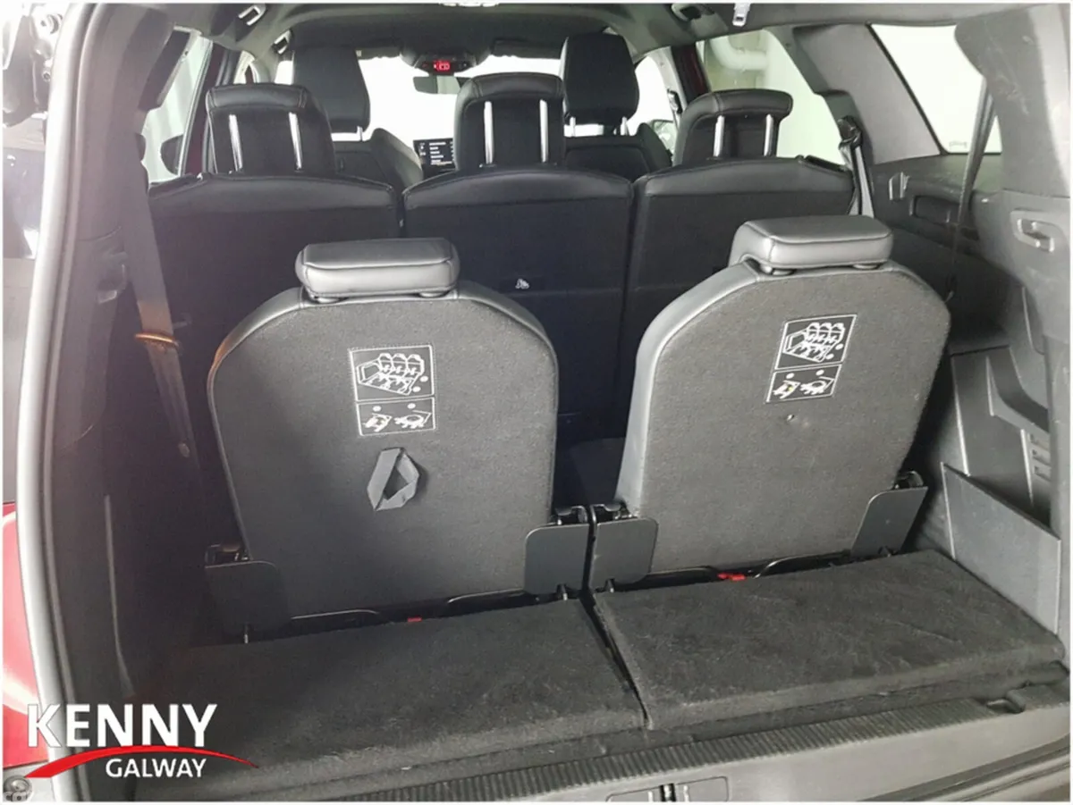 Peugeot 5008 MPV, Petrol, 2021, Red