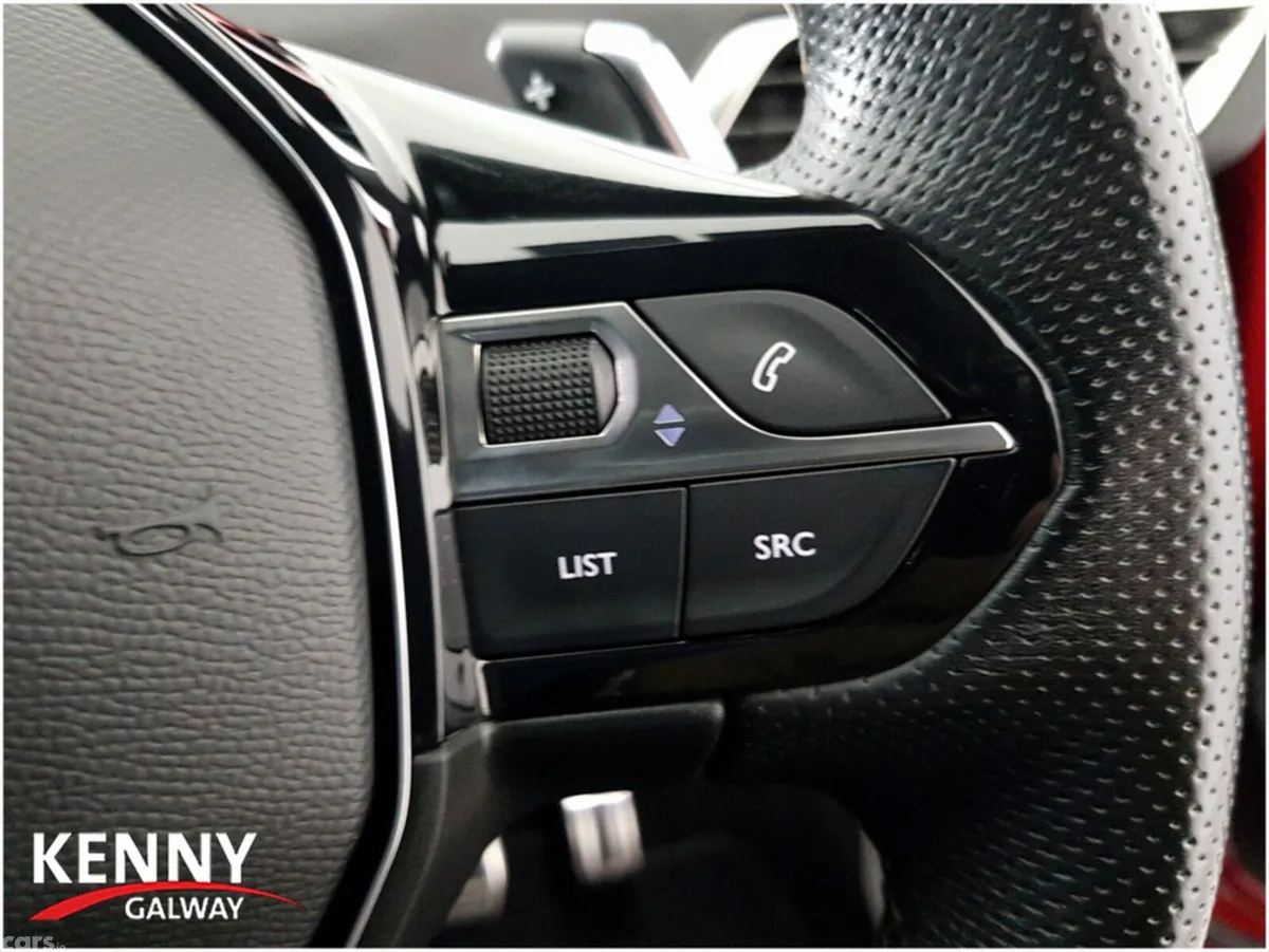 Peugeot 5008 MPV, Petrol, 2021, Red