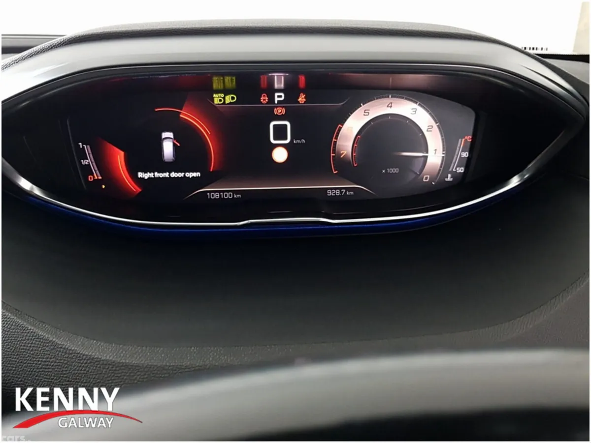 Peugeot 5008 MPV, Petrol, 2021, Red