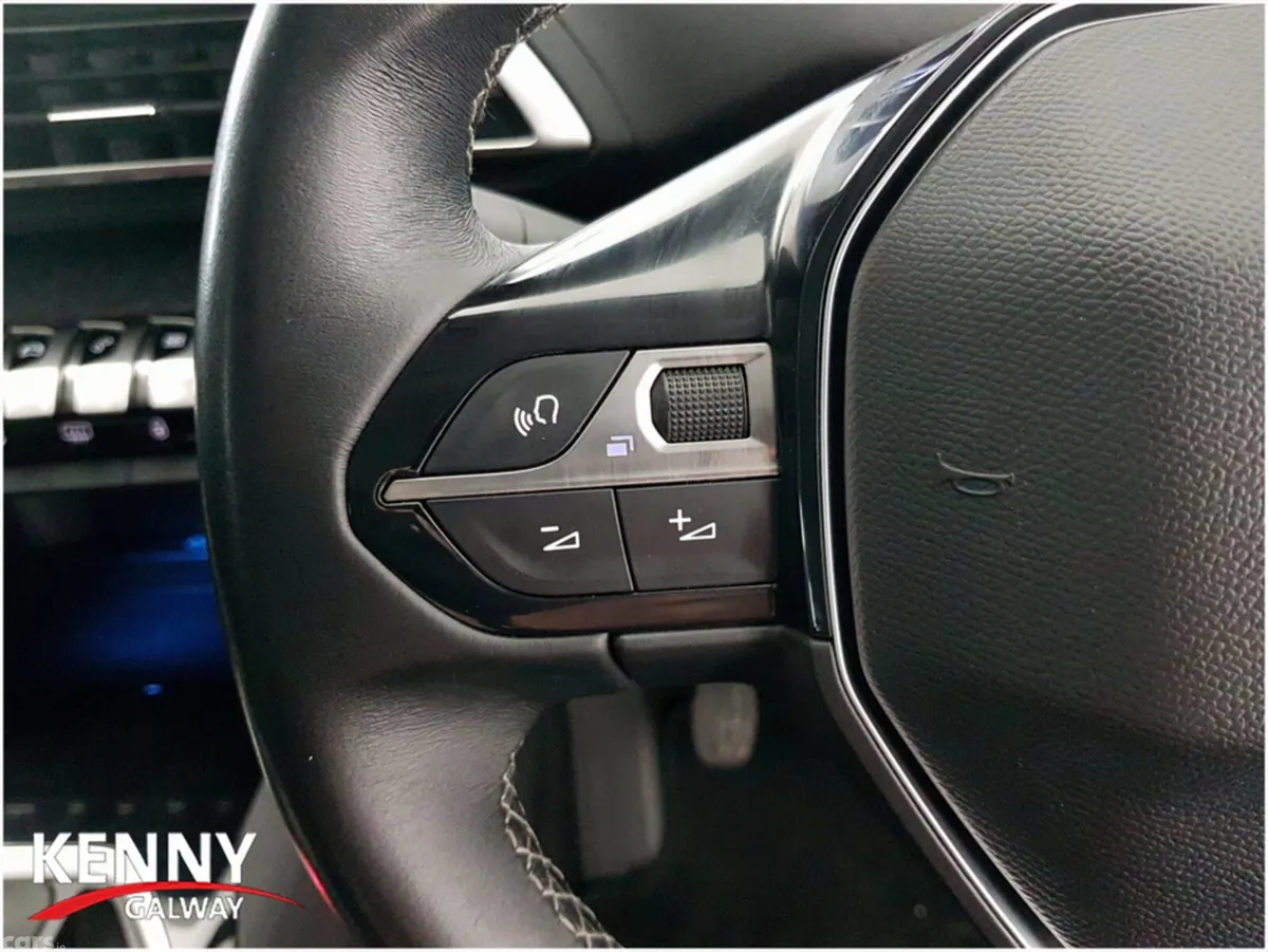 Peugeot 5008 MPV, Petrol, 2021, Blue