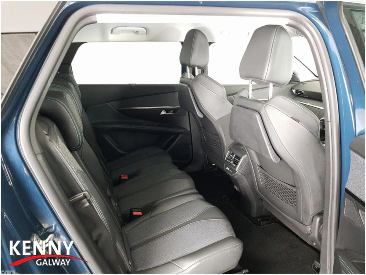 Peugeot 5008 MPV, Petrol, 2021, Blue