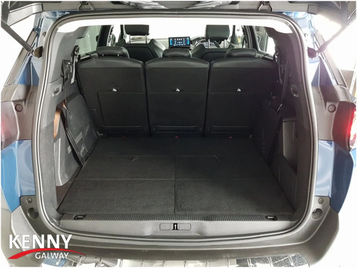 Peugeot 5008 MPV, Petrol, 2021, Blue