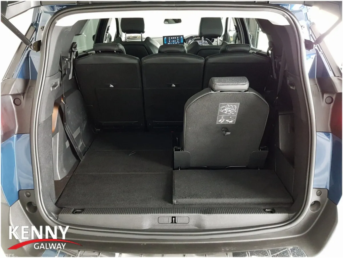 Peugeot 5008 MPV, Petrol, 2021, Blue