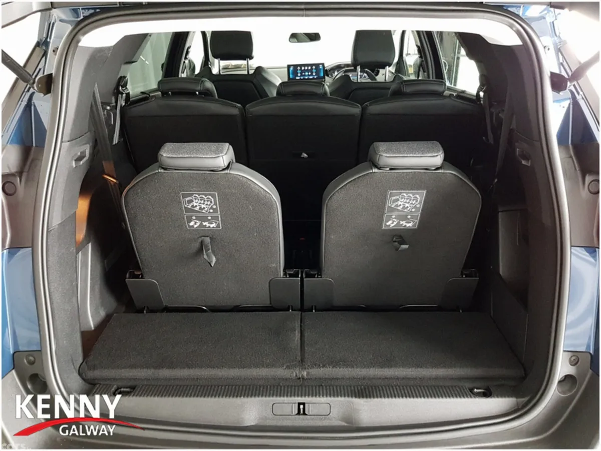 Peugeot 5008 MPV, Petrol, 2021, Blue