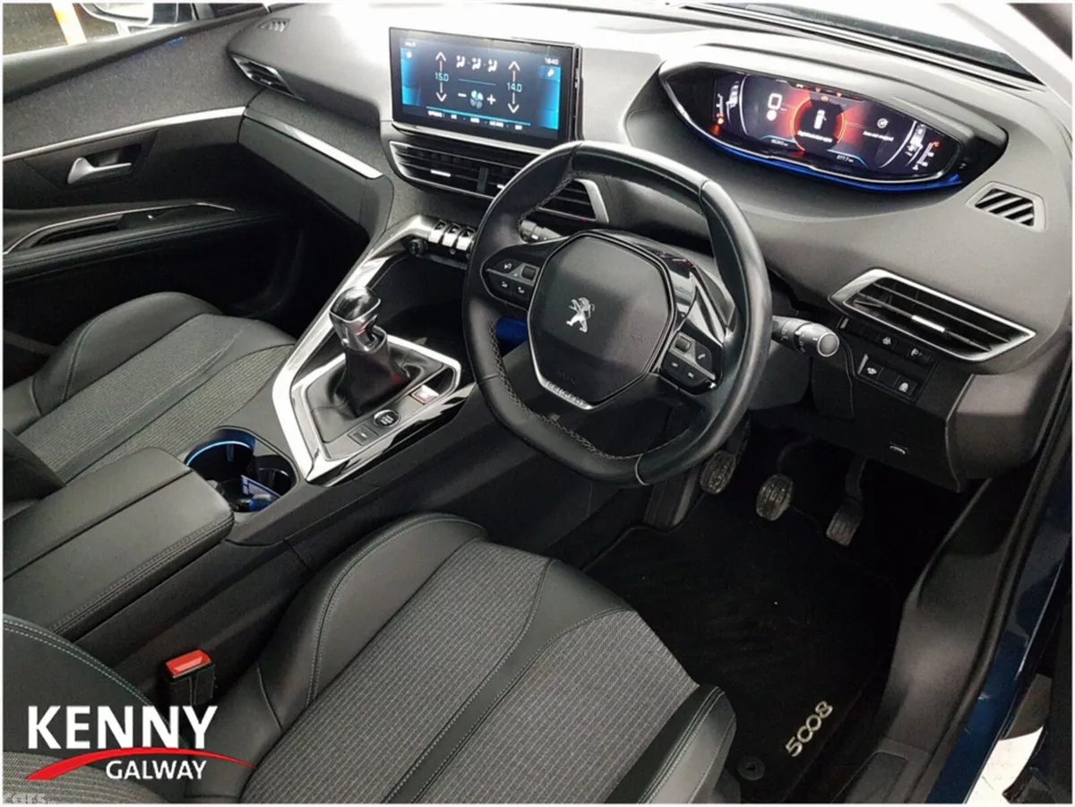 Peugeot 5008 MPV, Petrol, 2021, Blue