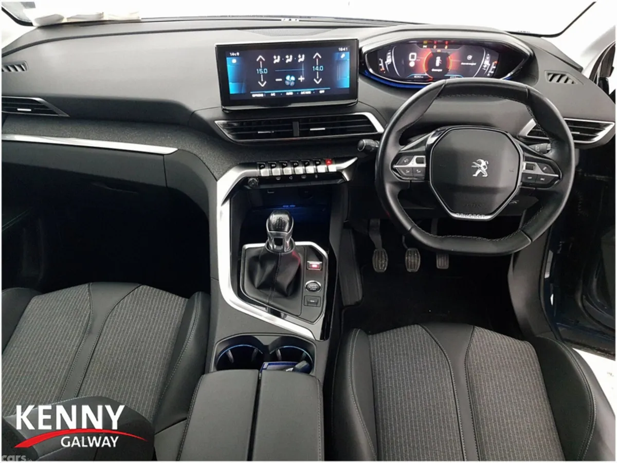 Peugeot 5008 MPV, Petrol, 2021, Blue