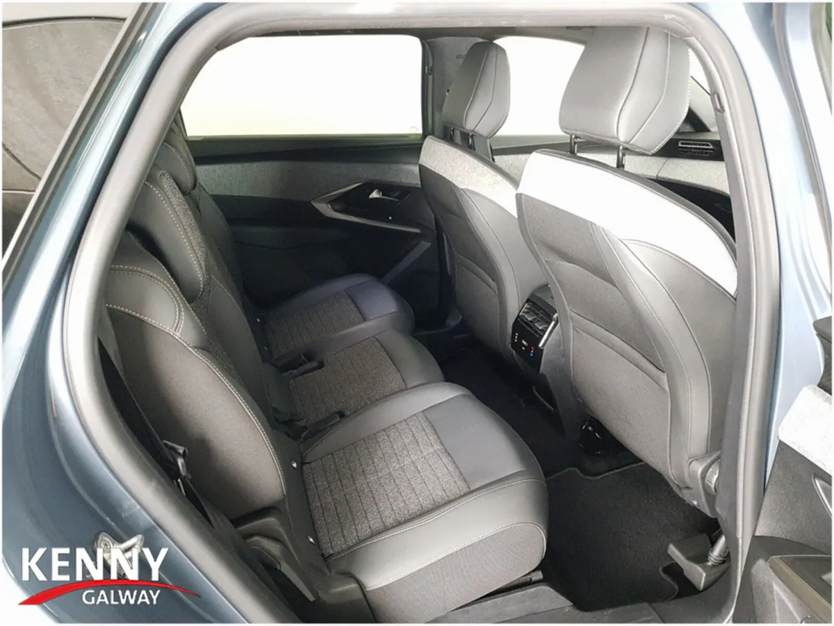 Peugeot 5008 MPV, Petrol, 2025, Blue
