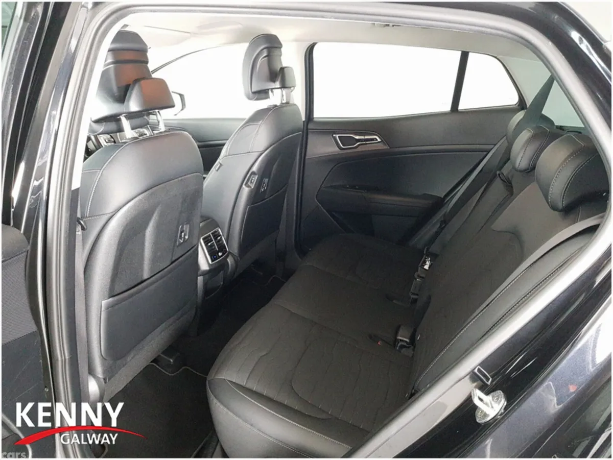 Kia Sportage MPV, Diesel, 2022, Black