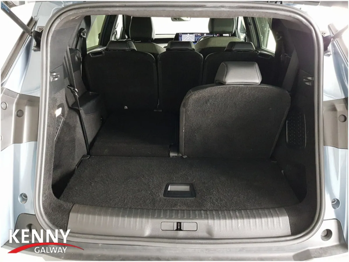 Peugeot 5008 MPV, Petrol, 2025, Blue