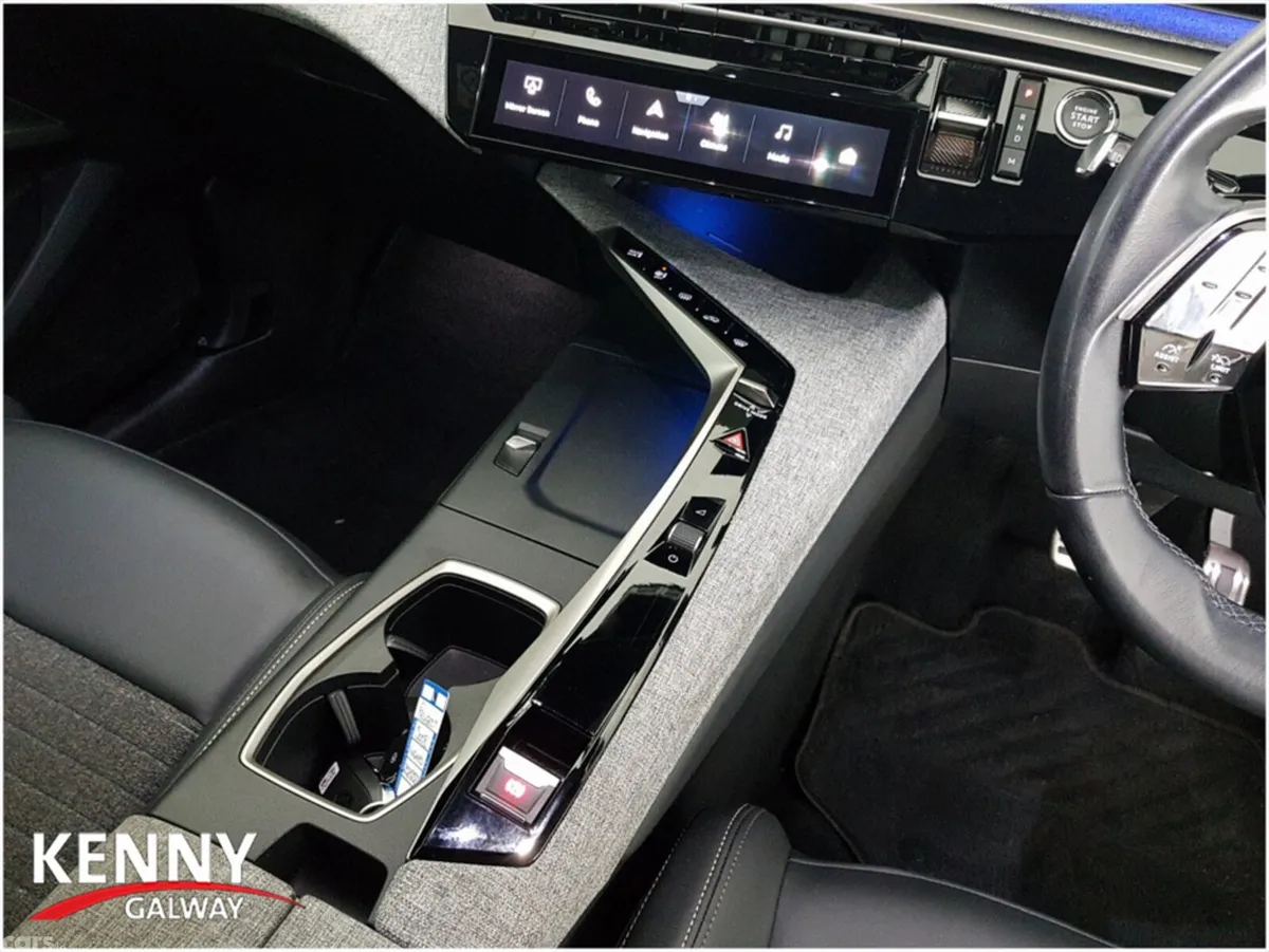 Peugeot 5008 MPV, Petrol, 2025, Blue