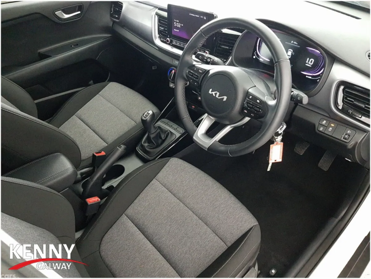 Kia Stonic SUV, Petrol, 2026, White