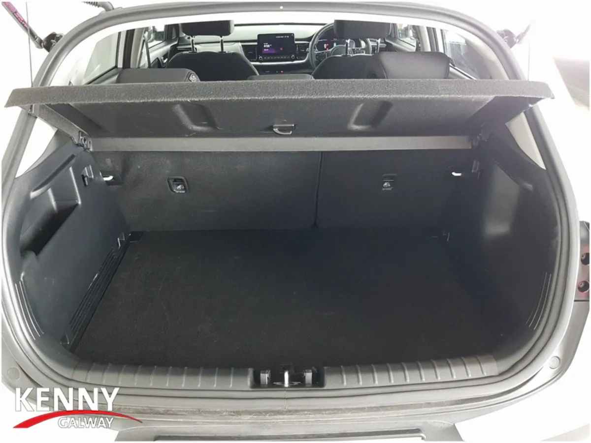 Kia Stonic SUV, Petrol, 2026, White
