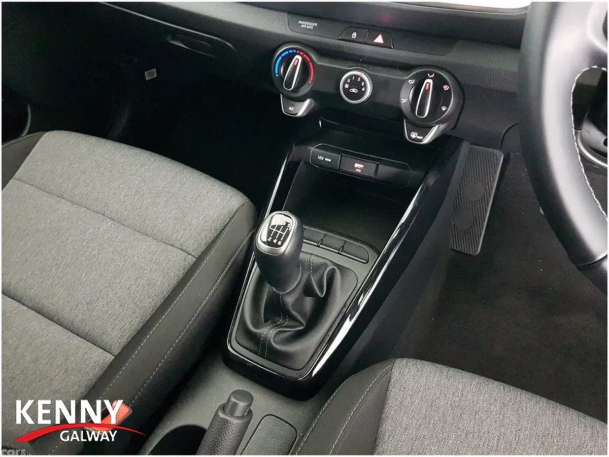 Kia Stonic SUV, Petrol, 2026, White