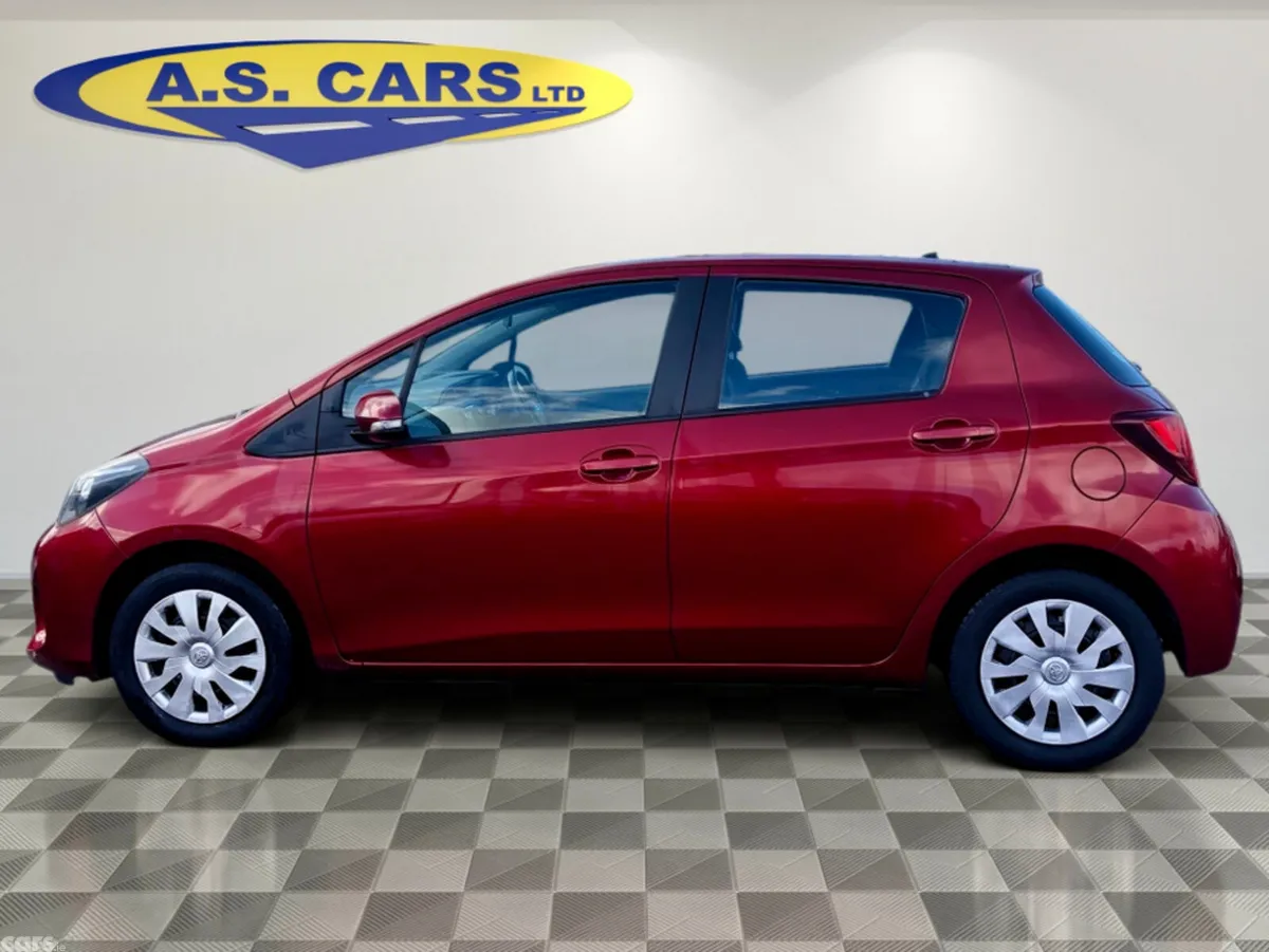 Toyota Yaris Hatchback, Petrol, 2015, Red