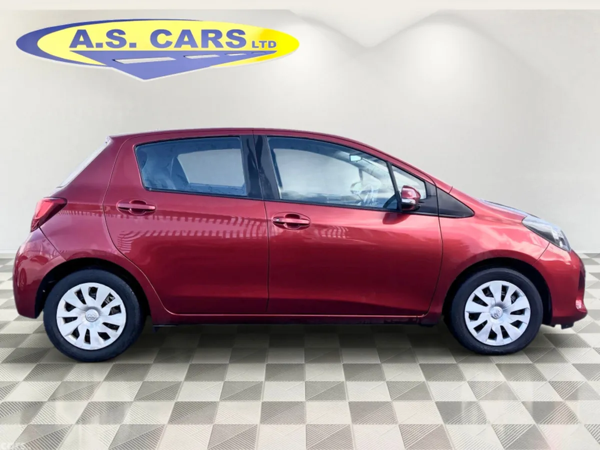 Toyota Yaris Hatchback, Petrol, 2015, Red