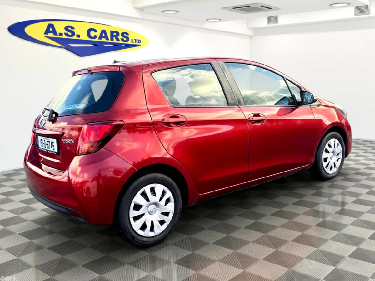 Toyota Yaris Hatchback, Petrol, 2015, Red