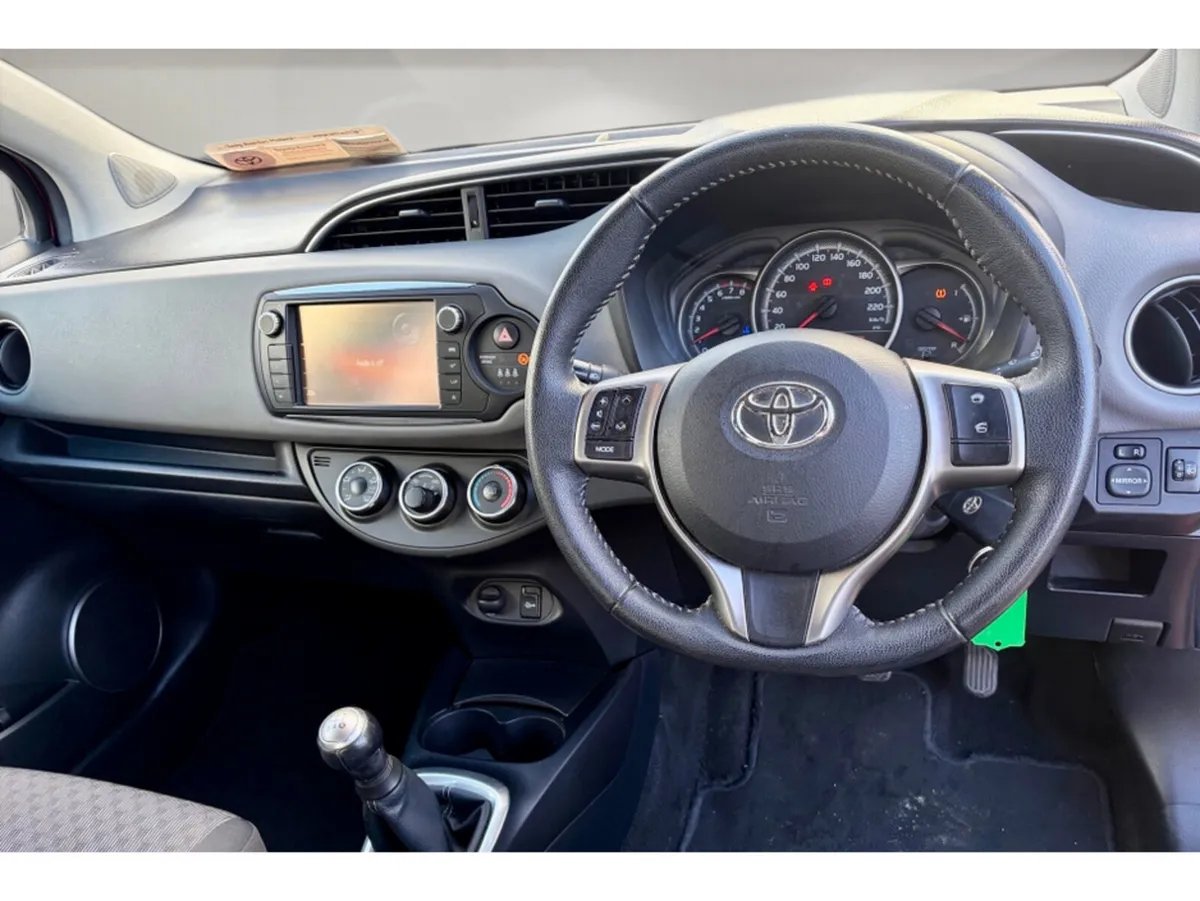 Toyota Yaris Hatchback, Petrol, 2015, Red