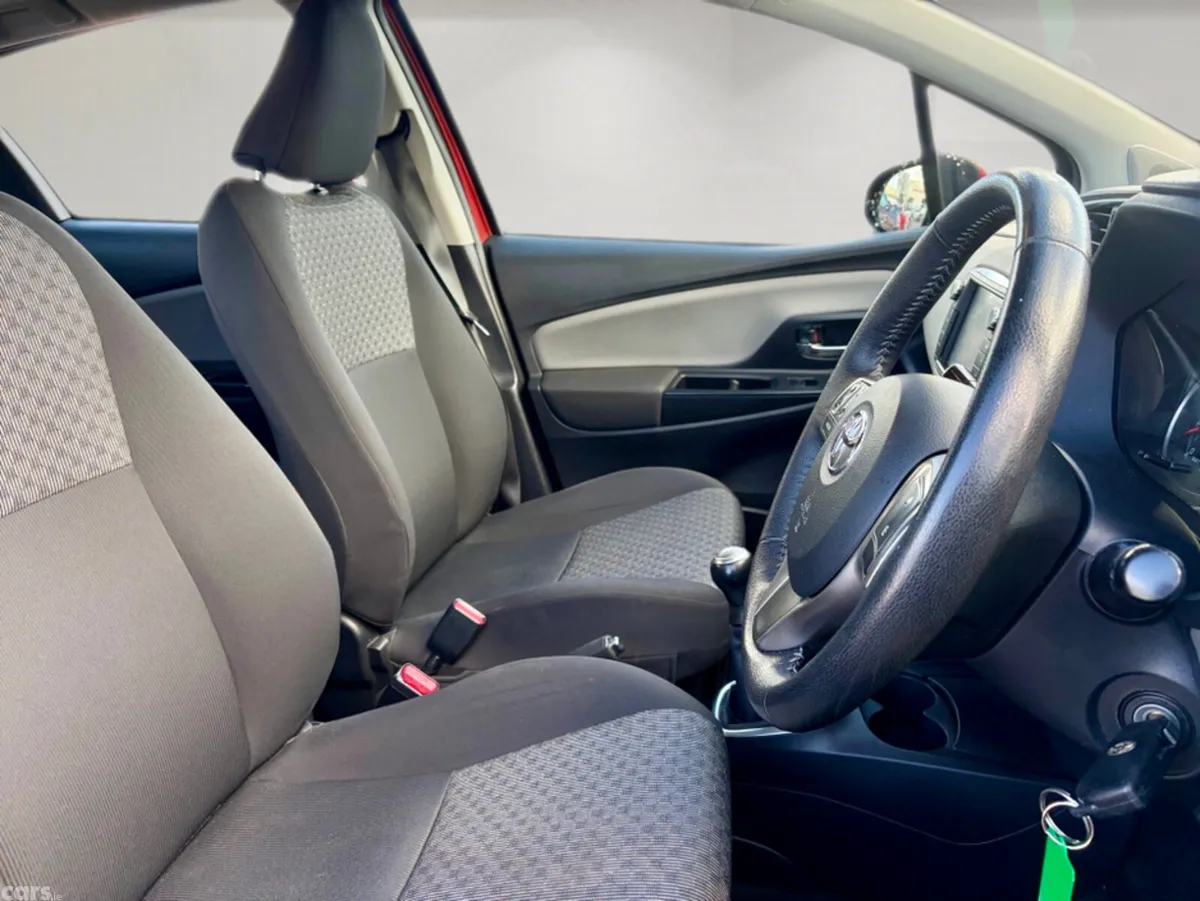 Toyota Yaris Hatchback, Petrol, 2015, Red