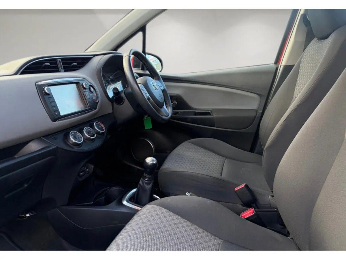 Toyota Yaris Hatchback, Petrol, 2015, Red