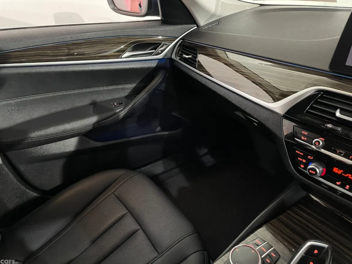 BMW 5-Series Saloon, Petrol Plug-in Hybrid, 2023, Blue