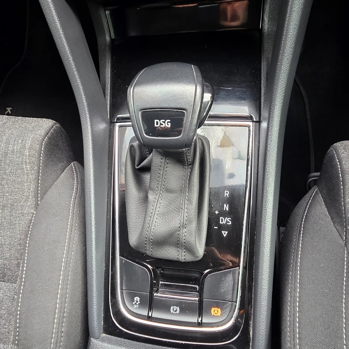 Skoda Karoq SUV, Petrol, 2021, Grey