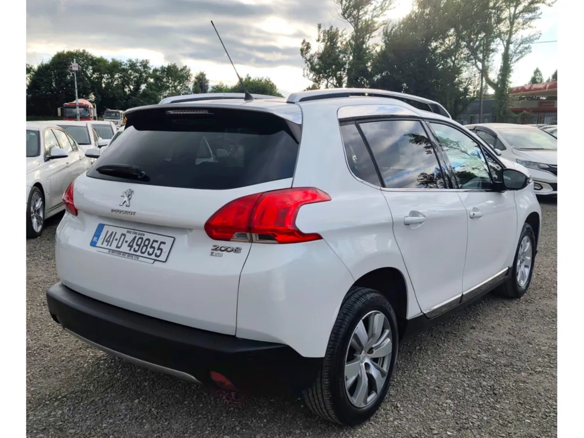 Peugeot 2008 Hatchback, Petrol, 2014, White