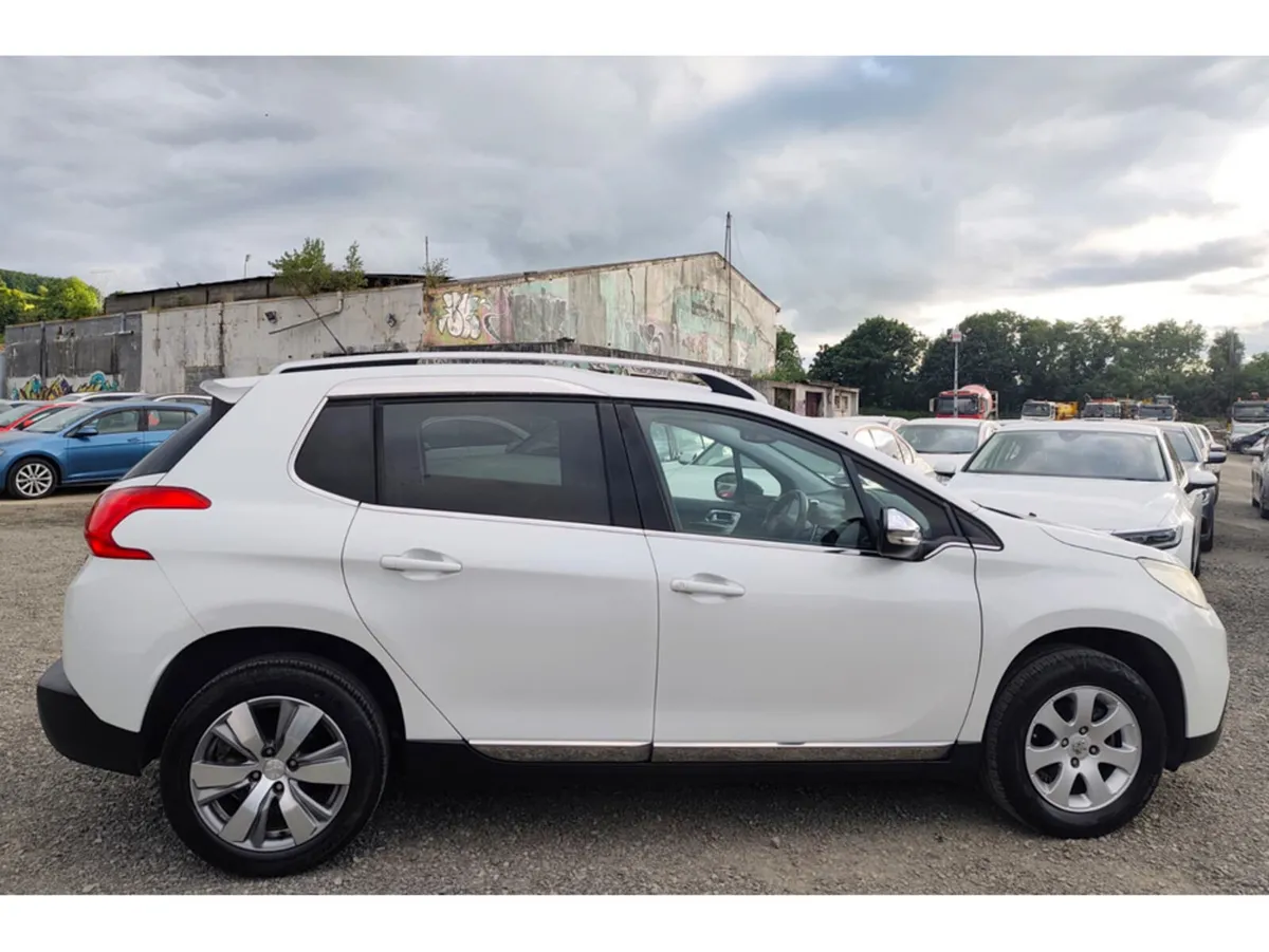 Peugeot 2008 Hatchback, Petrol, 2014, White