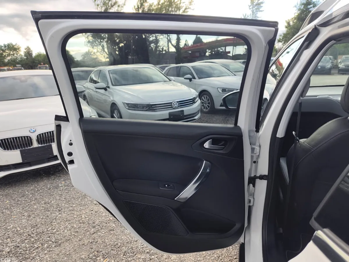 Peugeot 2008 Hatchback, Petrol, 2014, White