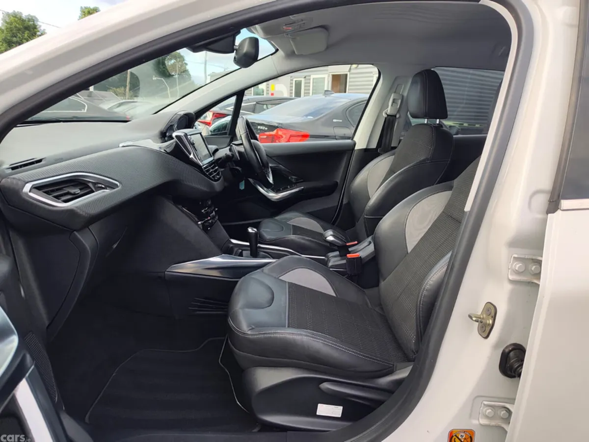 Peugeot 2008 Hatchback, Petrol, 2014, White
