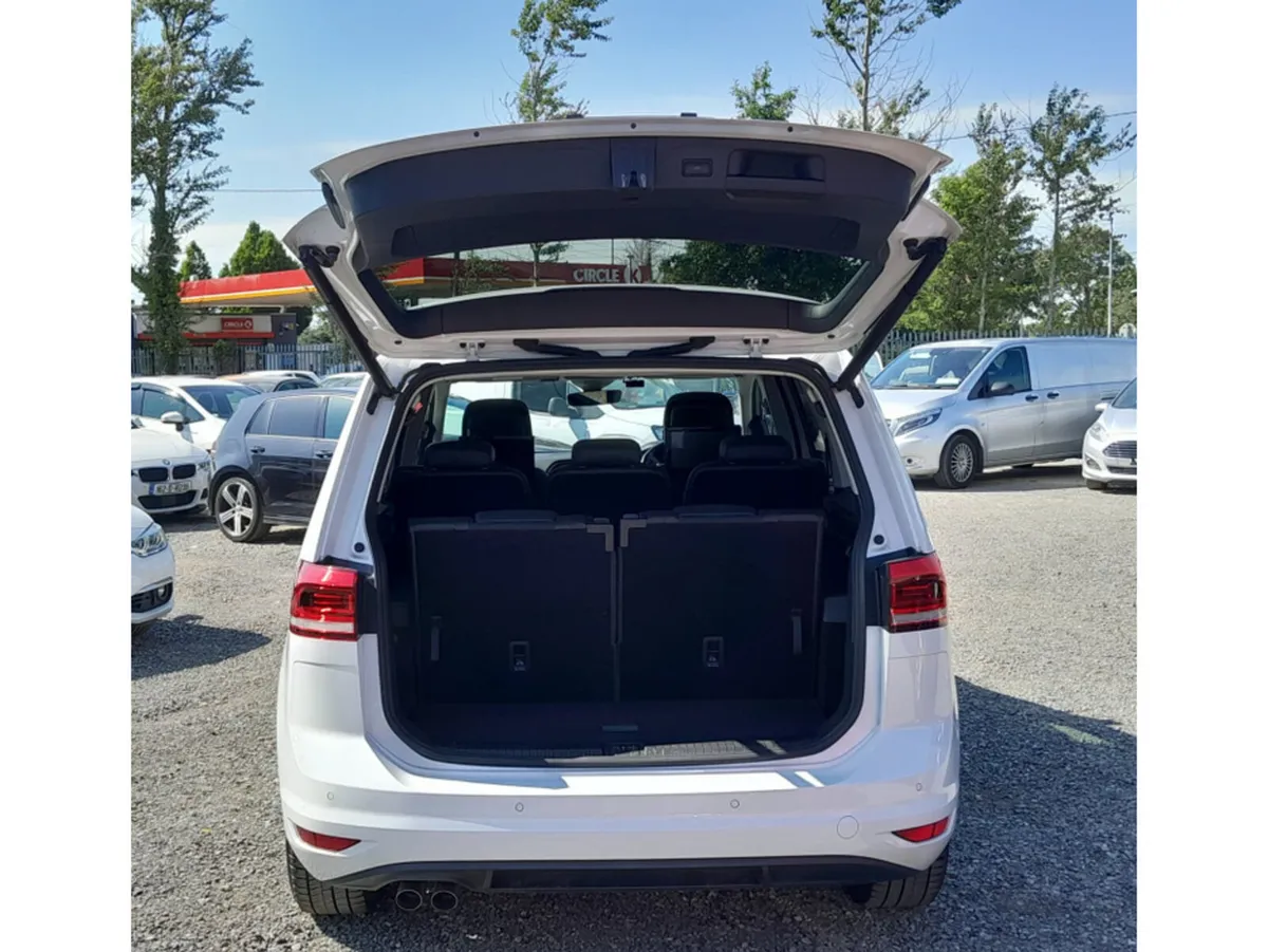 Volkswagen Touran MPV, Diesel, 2018, White
