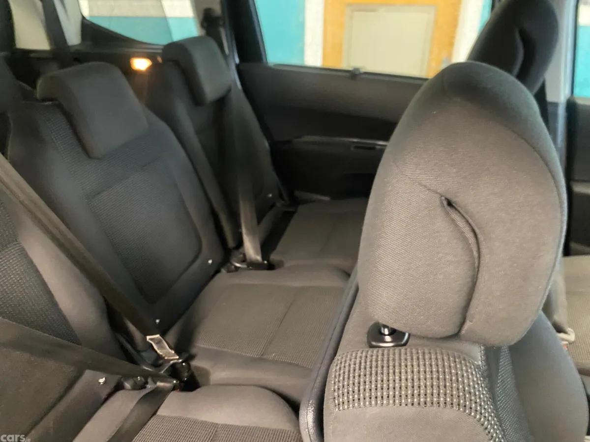 Peugeot 5008 MPV, Diesel, 2015, Grey