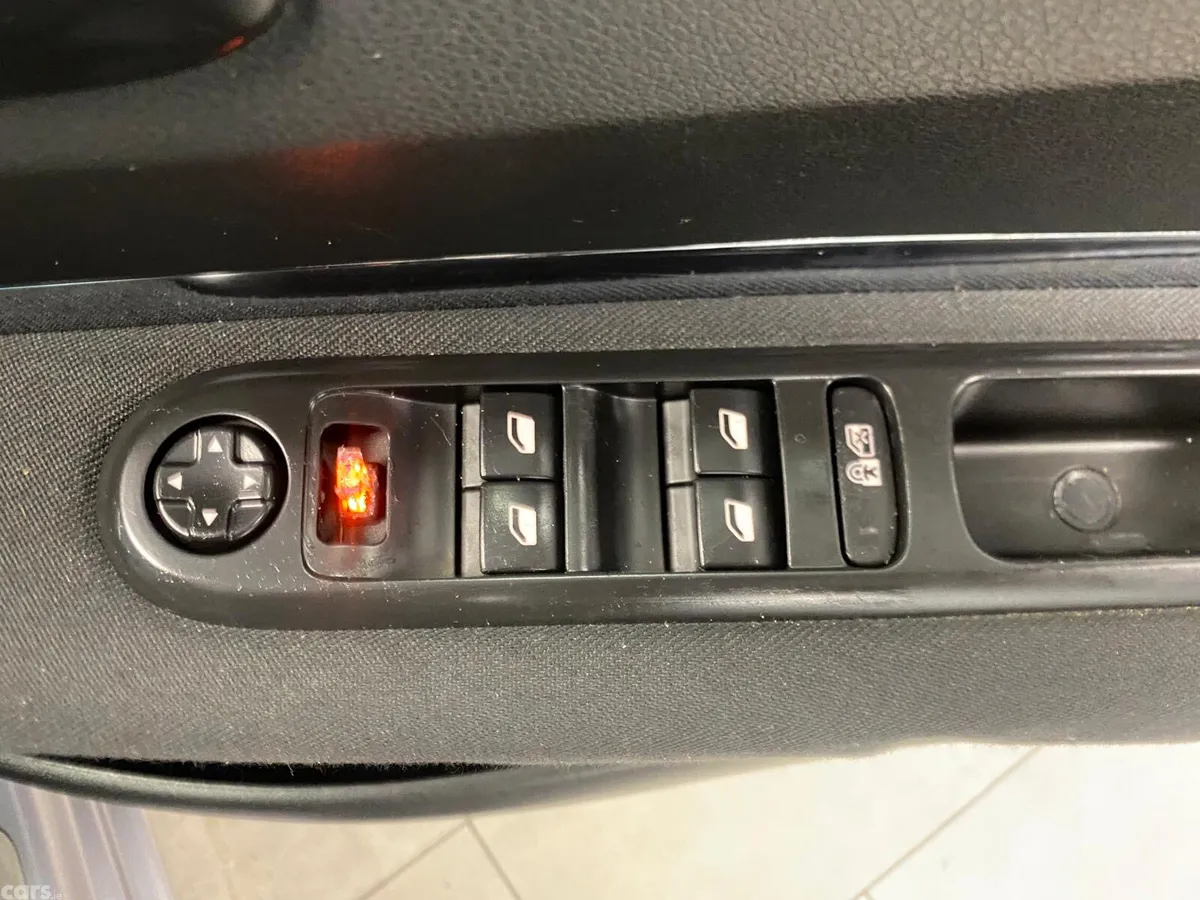 Peugeot 5008 MPV, Diesel, 2015, Grey