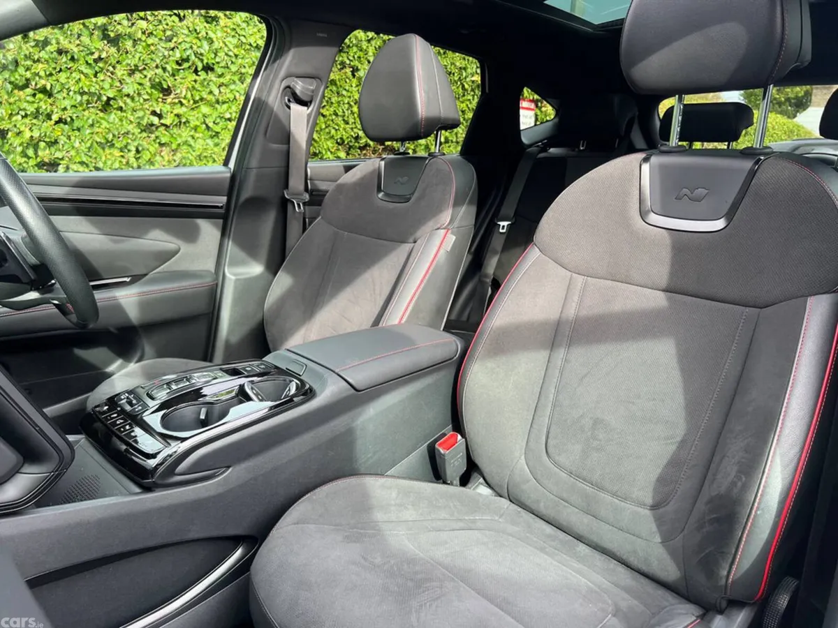 Hyundai Tucson Estate, Petrol Plug-in Hybrid, 2024, White