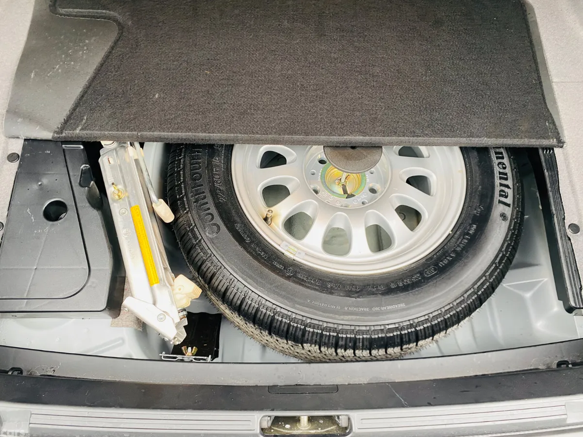 BMW 5-Series Saloon, Petrol, 1996, Silver