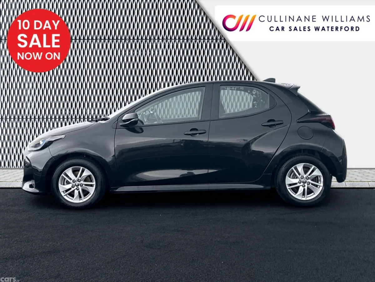Toyota Yaris Hatchback, Petrol Hybrid, 2023, Black