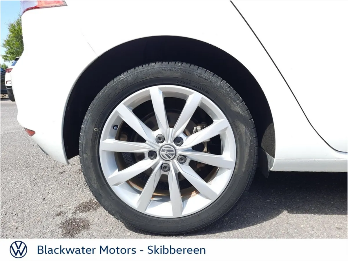 Volkswagen Golf Hatchback, Petrol, 2017, White