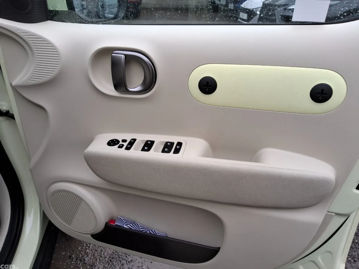 Hyundai INSTER MPV, Electric, 2026, Yellow