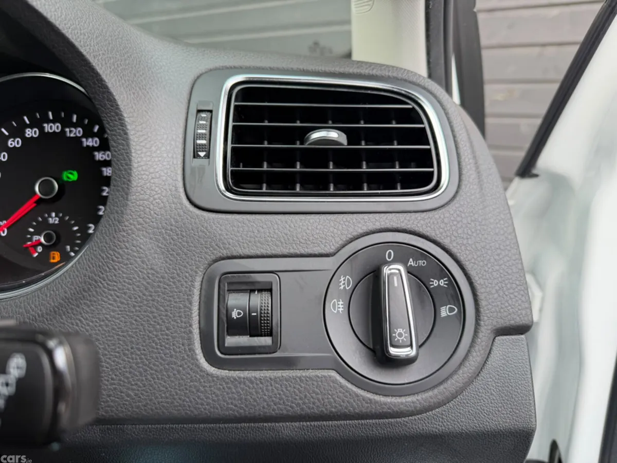 Volkswagen Polo Hatchback, Petrol, 2015, White