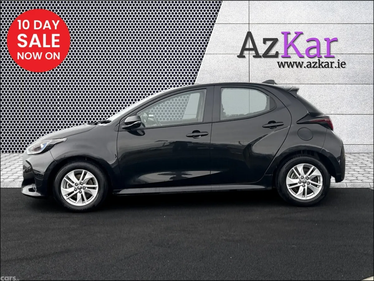 Toyota Yaris Hatchback, Petrol Hybrid, 2023, Black