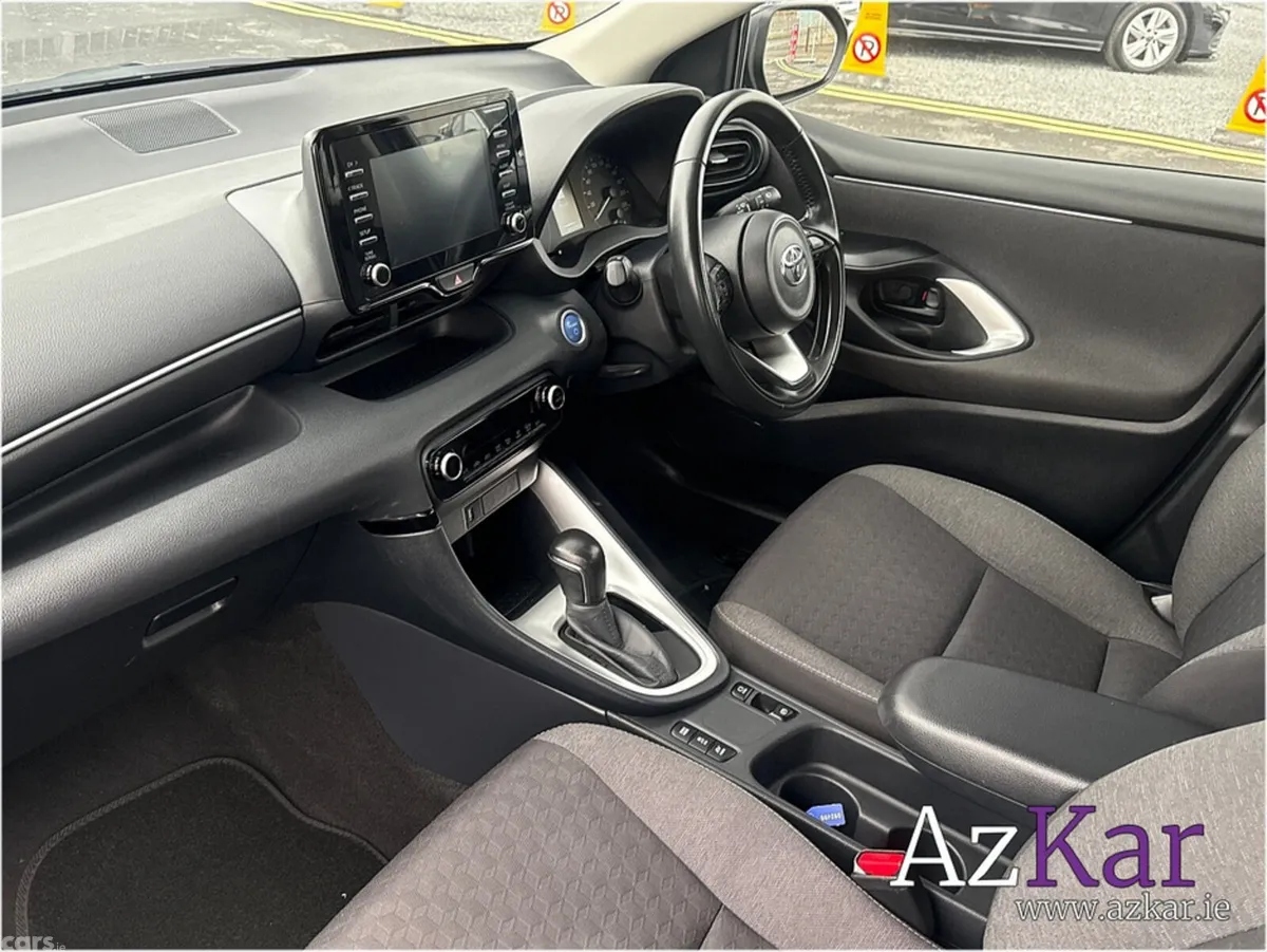 Toyota Yaris Hatchback, Petrol Hybrid, 2023, Black