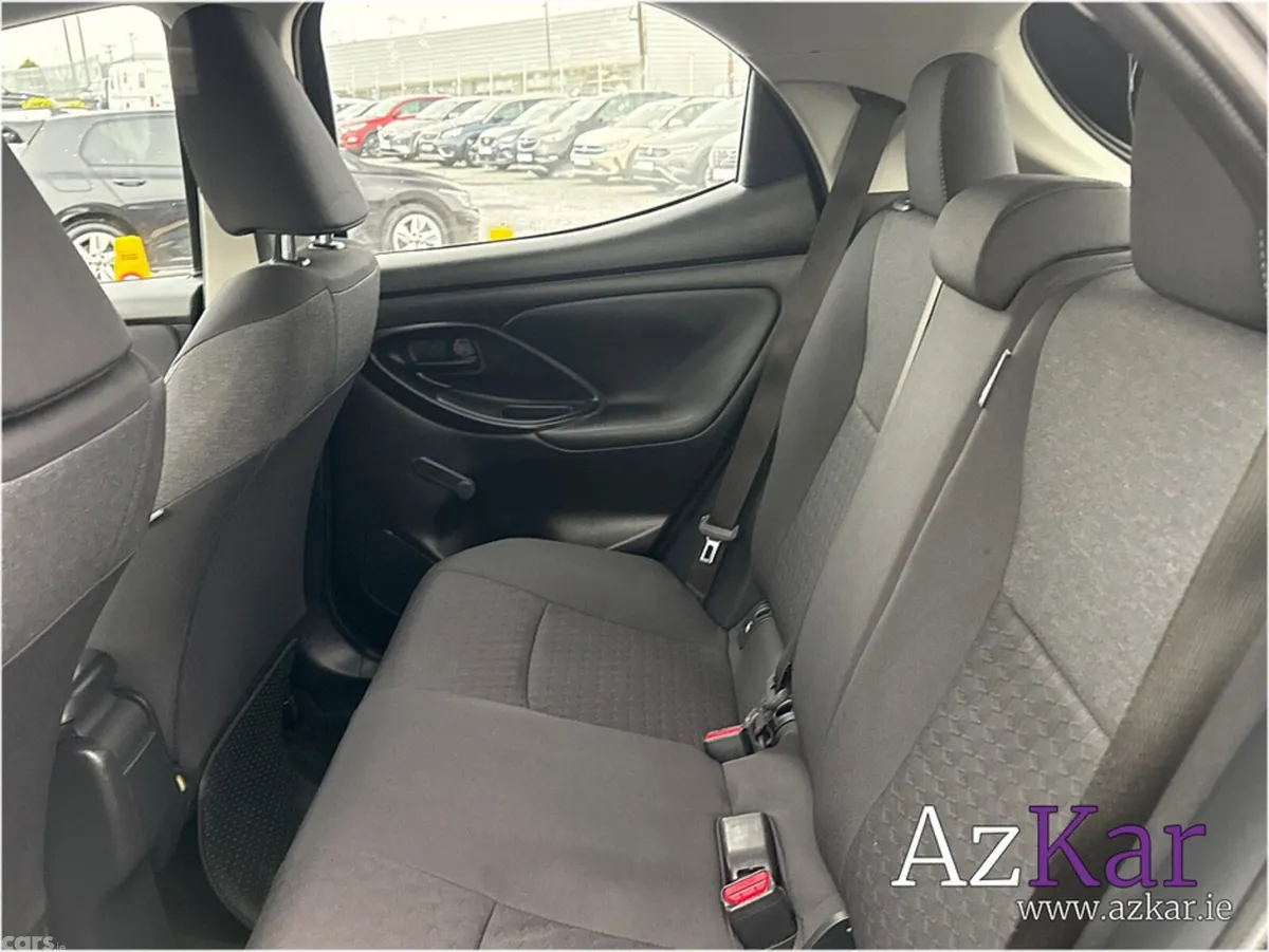 Toyota Yaris Hatchback, Petrol Hybrid, 2023, Black